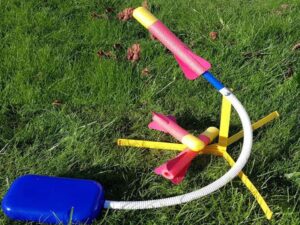 NEW ROCKET LAUNCHER AIR POWERED KIDS TOY INDOOR OUTDOOR GARDEN BEACH FUN - Image 1