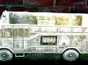 STONE GARDEN PLANTER ORNAMENT FIRE ENGINE GREEN GODDESS - CLICK & COLLECT ONLY - Image 1